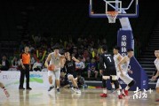 湖队比分险胜，拒绝放弃坚持到最后一刻
